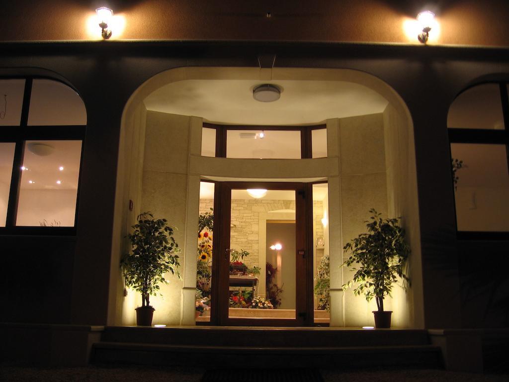 Guest House Caterina Porec Exterior photo