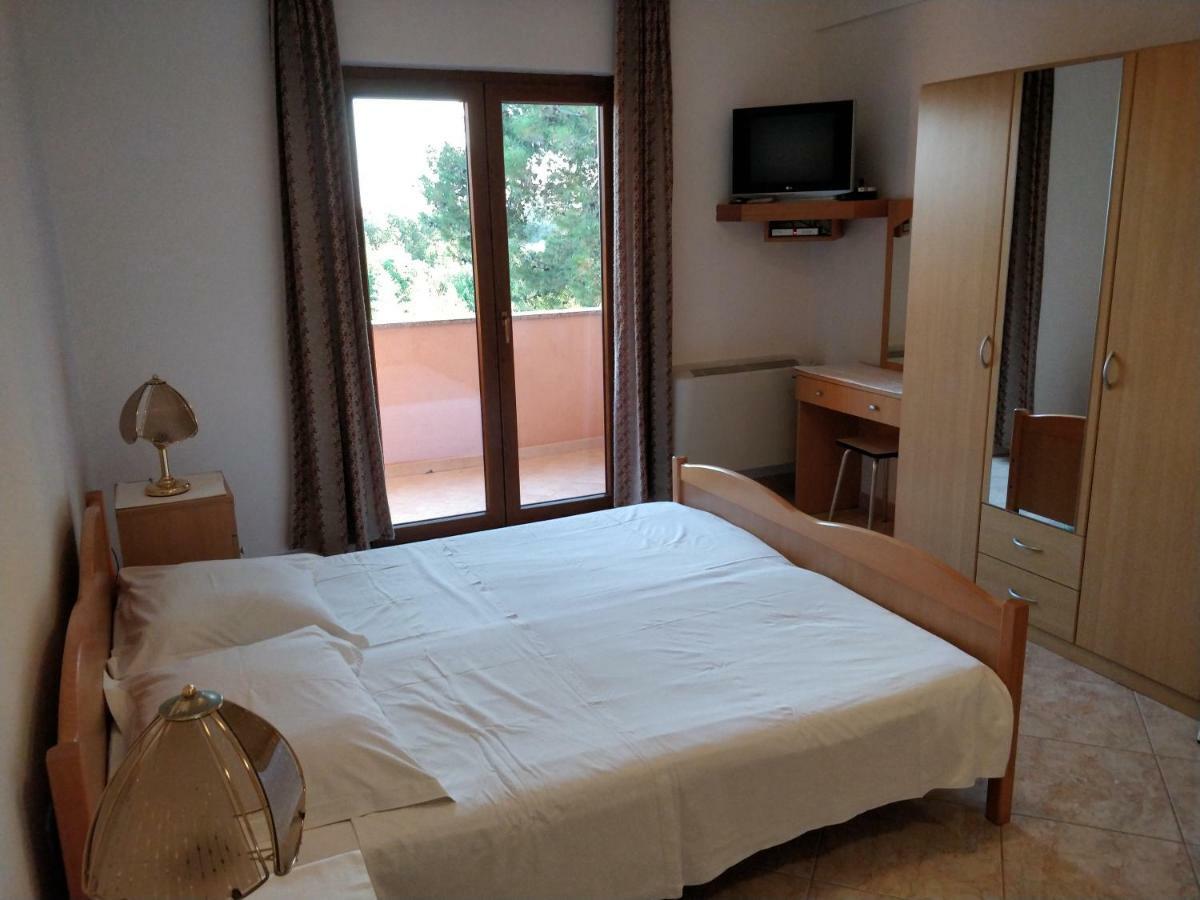 Guest House Caterina Porec Exterior photo